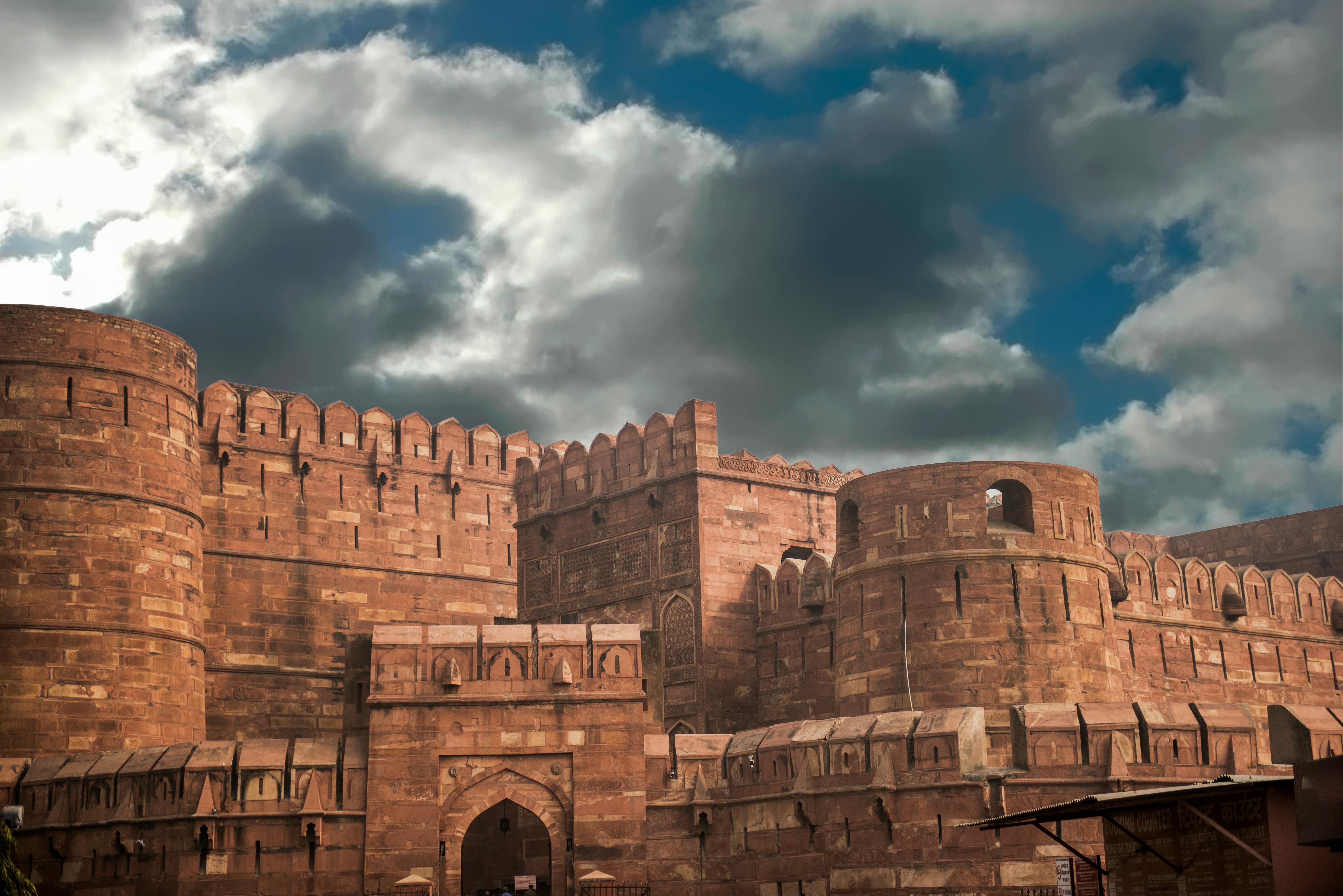 Historic monuments and cultural sites in Agra