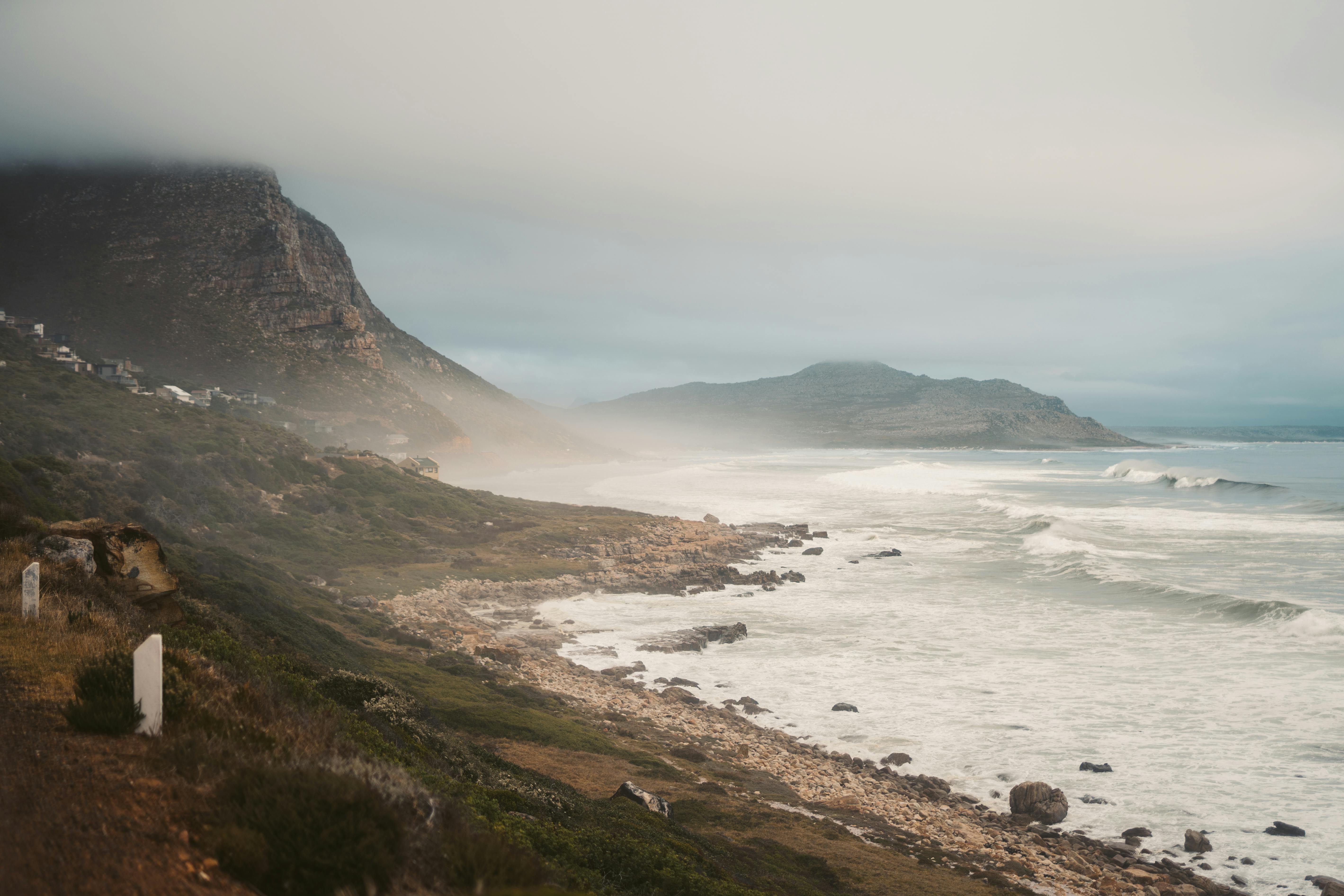 Cape Town Travel Guide; Explore iconic attractions, natural wonders, and cultural gems in South Africa’s vibrant coastal city in 2026. scenic landscape of cape town
